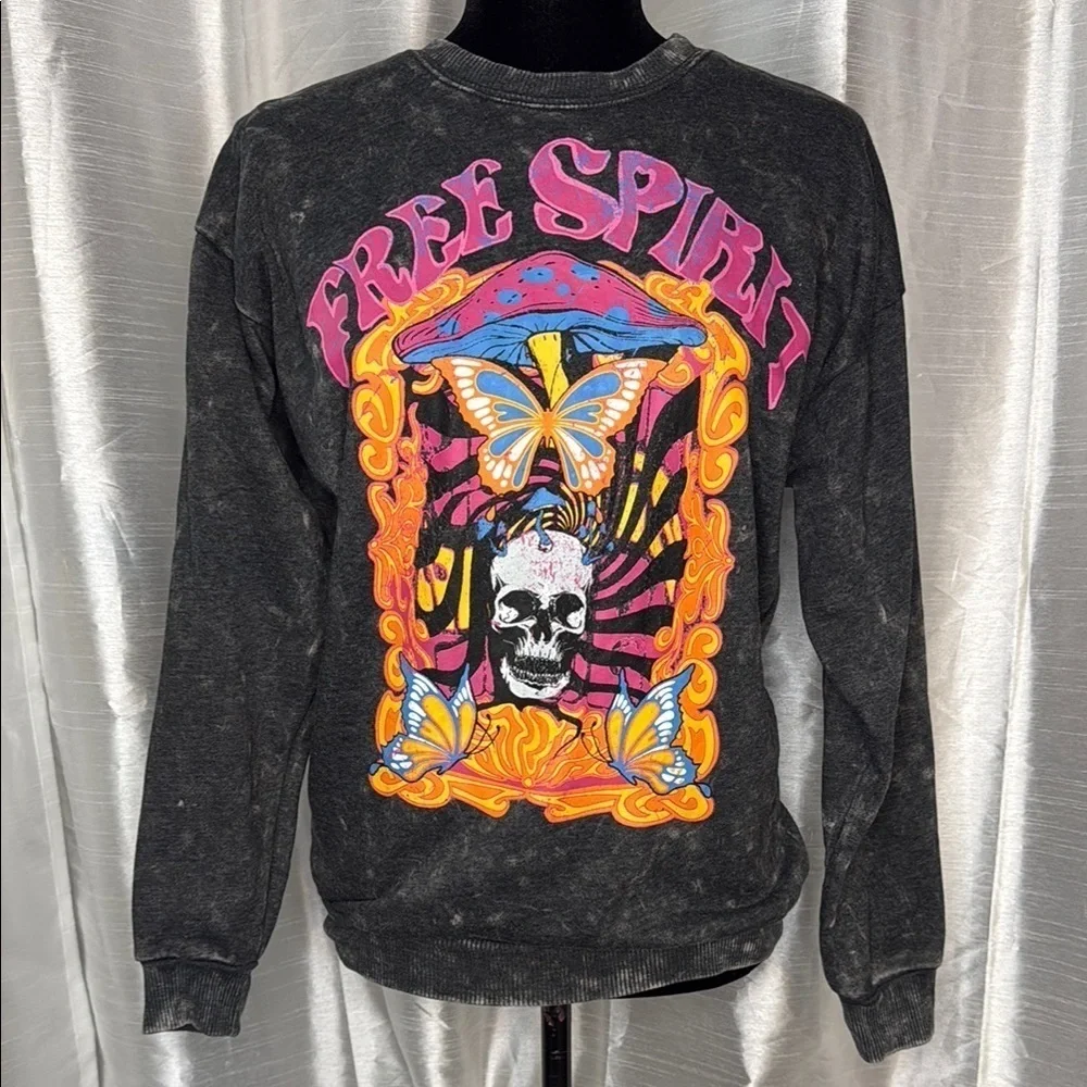 No Boundaries NOBO Free Spirit Graphic Juniors XS Washed Out Crewneck Sweatshirt